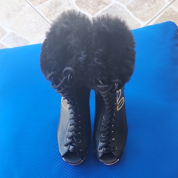 Bebe Y2k Black and Gold Lace Up Boots with Chunky Heel - Picture 5 of 10